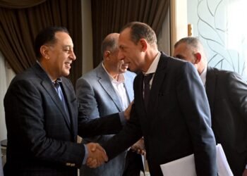 رئيس الوزراء يرحب بنواب البرلمان.. ويؤكد: تعاون حكومي كامل لتوفير سكن كريم بالمنيا