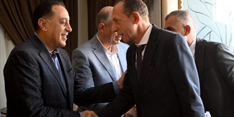 رئيس الوزراء يرحب بنواب البرلمان.. ويؤكد: تعاون حكومي كامل لتوفير سكن كريم بالمنيا