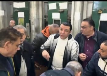 مصطفى كامل يودع أعضاء نقابة الموسيقيين وأصحاب المعاشات قبل سفرهم للعمرة ويقر منحة 5 آلاف جنيه