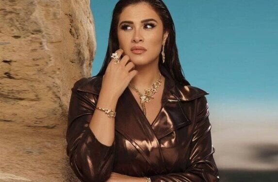 ياسمين عبد العزيز ترفع دعاوى قضائية ضد صفحات تنشر صور مفبركة ومسيئة