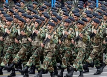 الجيش الإيراني: سنواجه أي تهديدات في البر والبحر والجو.. والحشد العسكري الأمريكي قوة زائفة لا نخشاها