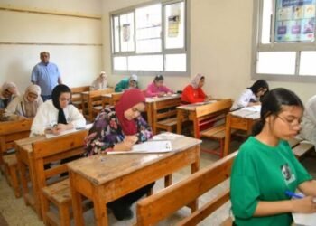 تحرير محاضر لملاحظين وطالبين في امتحانات الشهادة الإعدادية بالشرقية