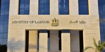 العمل: توفير 7293 فرصة عمل جديدة في 65 شركة بـ 12 محافظة.. والتقديم خلال يناير 2026