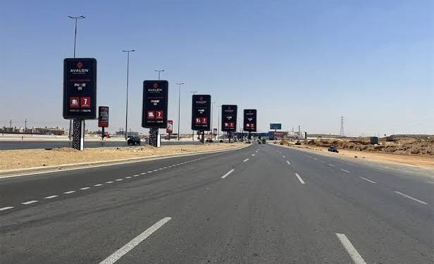 قانون تنظيم الإعلانات يشدد العقوبات على المخالفين بالإعلانات على الطرق العامة