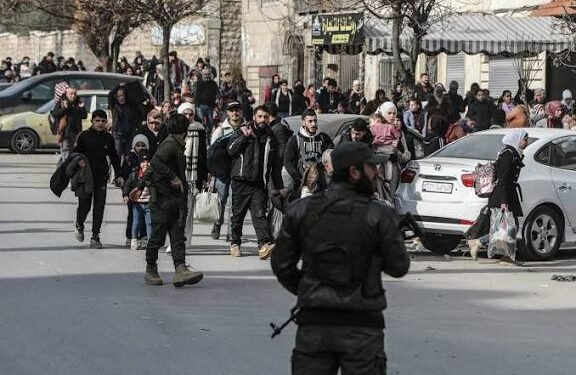 حلب تفتح ممرات إنسانية لخروج المدنيين من الشيخ مقصود والأشرفية وسط موجة نزوح واسعة