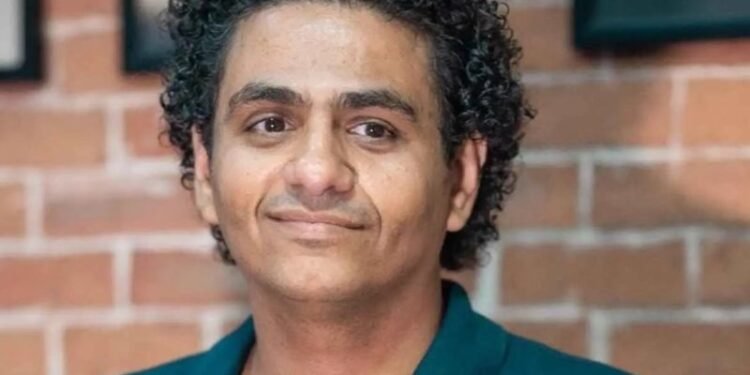 المؤلف محمد صلاح العزب ينجو من حادث سير