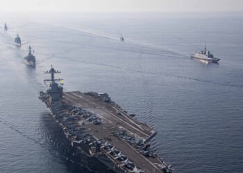 حاملة الطائرات "جيرالد فورد" تدخل المتوسط.. تصعيد عسكري ينذر بضربة أمريكية محتملة لإيران