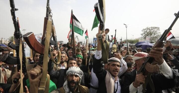 الحوثي يتوعد بالتحرك دعماً لإيران ضد العدوان الأمريكي الإسرائيلي