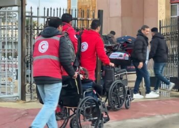 الهلال الأحمر المصري يعزز مد غزة بخيام وبطاطين وملابس شتوية عبر قافلة زاد العزة