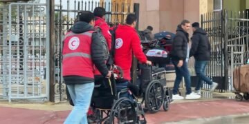 الهلال الأحمر المصري يعزز مد غزة بخيام وبطاطين وملابس شتوية عبر قافلة زاد العزة