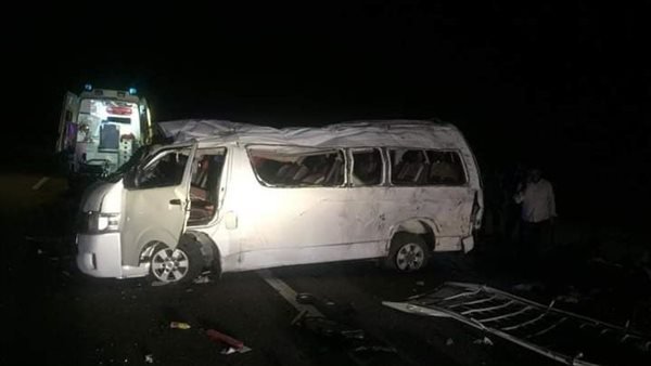 إصابة 10 أشخاص في انقلاب ميكروباص بطريق الدبابية الزراعي بالأقصر