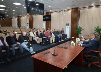 محافظ الجيزة يوجه بإلزام المحال التجارية بوضع صناديق قمامة أمامها