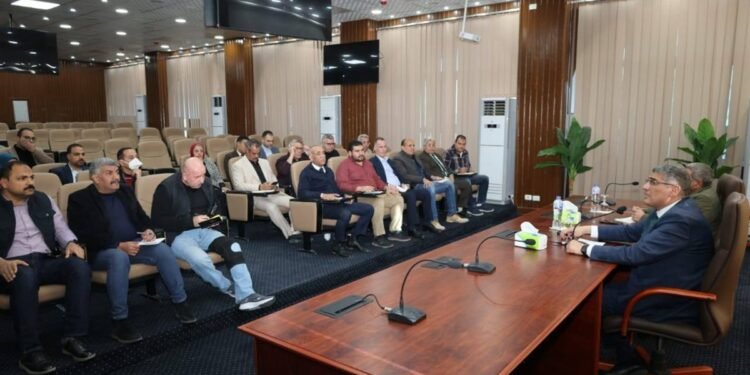 محافظ الجيزة يوجه بإلزام المحال التجارية بوضع صناديق قمامة أمامها