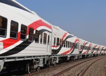 السكة الحديد تدفع بالعناصر الفنية إلى موقع خروج عربة قطار بالأقصر.. وتحول مسار الحركة مؤقتا