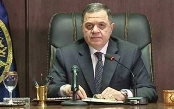 وزيرالداخلية يسمح لعشرات المواطنين بالحصول على جنسيات أجنبية