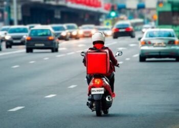 القبض على عامل دليفري بتهمة التحرش بفتاة خلال سيرها بالشارع في الشيخ زايد