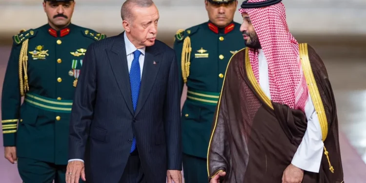 ولي العهد السعودي يستقبل الرئيس التركي لبحث تعزيز التعاون الثنائي