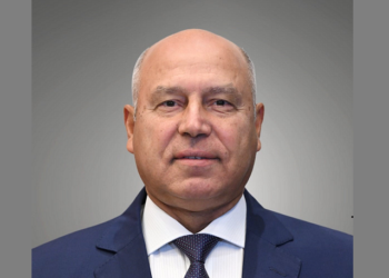 التعديل الوزاري يُبقي كامل الوزير وزيرًا للنقل