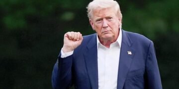 ترامب يوجه تحذيرًا حادًا لإيران: الاتفاق أو الخيار العسكري