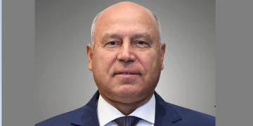 التعديل الوزاري يُبقي كامل الوزير وزيرًا للنقل