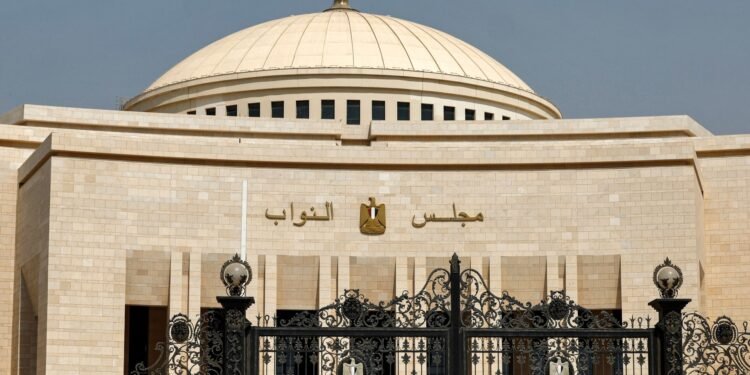 "صحة النواب" تناقش أزمات هيئة الدواء ورسوم التراخيص ونقص الأدوية بالمستشفيات