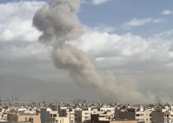 الحكومة الإيرانية تدعو سكان طهران لمغادرة العاصمة