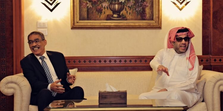 ضياء رشوان يستقبل تركي آل الشيخ في القاهرة ويؤكد: العلاقات المصرية-السعودية راسخة