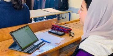 سحب التابلت وتحويل للمنزل.. مدرسة ببني سويف تعلن إجراءات حاسمة ضد الغياب