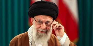 وزير الخارجية الإيراني: المرشد الأعلى والرئيس على قيد الحياة