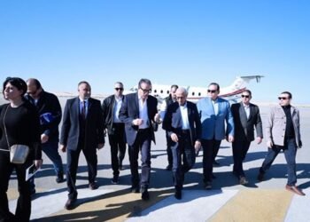 وزير الصحة يوجه بصرف مكافآت مالية للعاملين بمعبر رفح ومستشفيات شمال سيناء