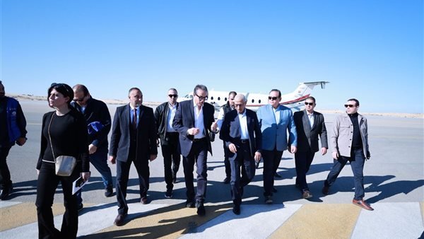 وزير الصحة يوجه بصرف مكافآت مالية للعاملين بمعبر رفح ومستشفيات شمال سيناء