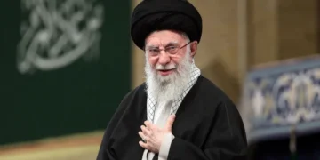 إيران تنفي مقتل علي خامنئي بعد أنباء إسرائيلية