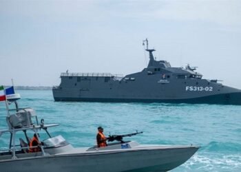 اقتراب زوارق حربية إيرانية من ناقلة نفط أمريكية بمضيق هرمز