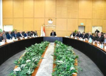 وزير الإسكان يتابع تنفيذ مشروعات المرحلة الأولى لمبادرة "حياة كريمة"