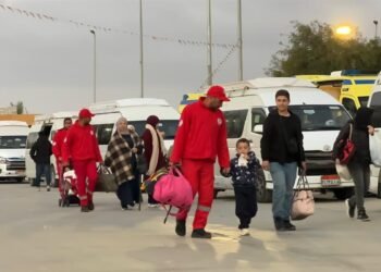 الهلال الأحمر المصري يدفع بـ5.220 طن مساعدات ويواصل تقديم خدماته الإنسانية للدفعة الـ16 من الفلسطينيين