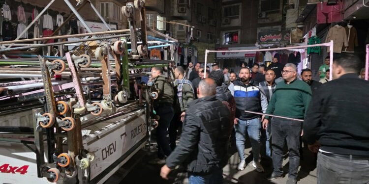 بأمر المحافظ.. تطهير شامل لشارع العريش عقب واقعة مشاجرة الباعة الجائلين