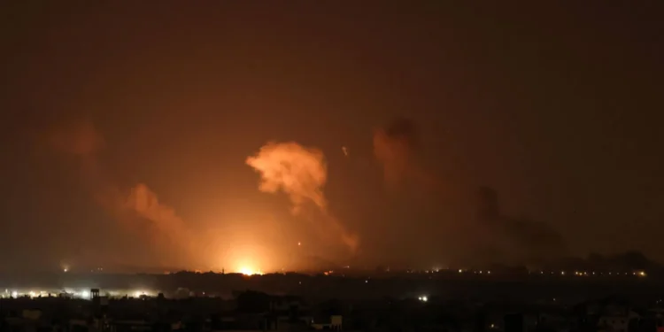 غارات إسرائيلية على شرقى خان يونس جنوب قطاع غزة