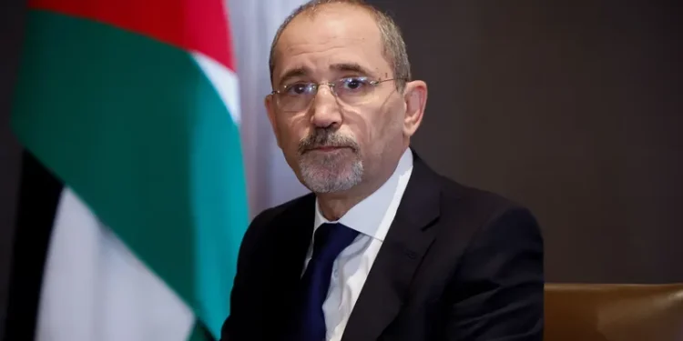 وزير الخارجية الأردني يحذر من الانتهاكات الإسرائيلية ويشدد على حل الدولتين