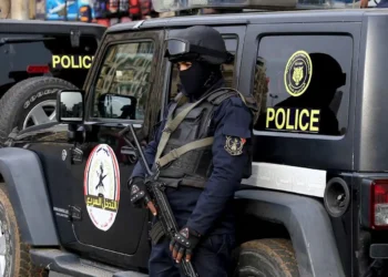 مأساة أسرية في القاهرة.. شاب ينهي حياة والده بطعنة قاتلة داخل مسكنهما في مايو