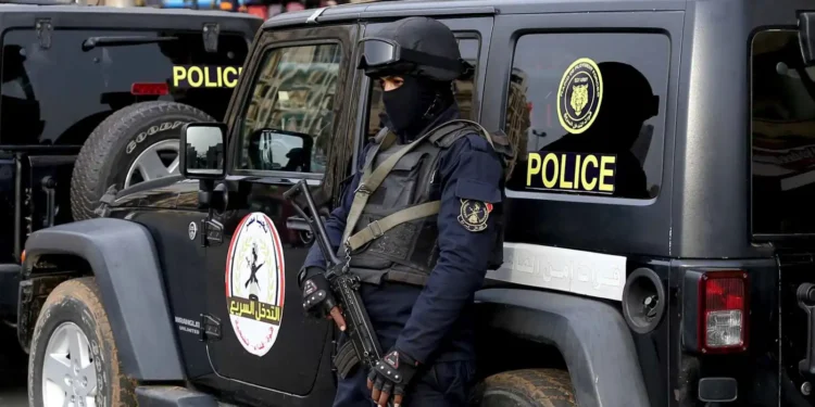 مأساة أسرية في القاهرة.. شاب ينهي حياة والده بطعنة قاتلة داخل مسكنهما في مايو