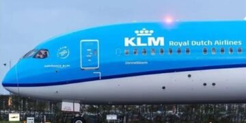 شركة الطيران الهولندية تعلن تعليق رحلاتها إلى إسرائيل مؤقتًا