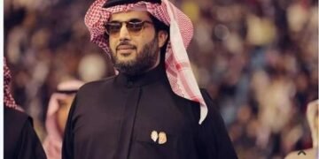 حقيقة منح تركي آل الشيخ الإقامة الذهبية و 300 ألف ريال لشاب "فتاة الأتوبيس"