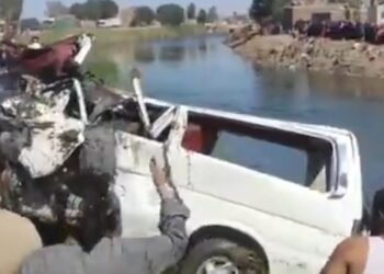 وفاة سائق وإصابة 13 شخصًا في انقلاب ميكروباص بالأقصر