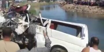 وفاة سائق وإصابة 13 شخصًا في انقلاب ميكروباص بالأقصر