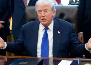 ترامب: نجري محادثات مع إيران والسفن الأمريكية متجهة إلى المنطقة