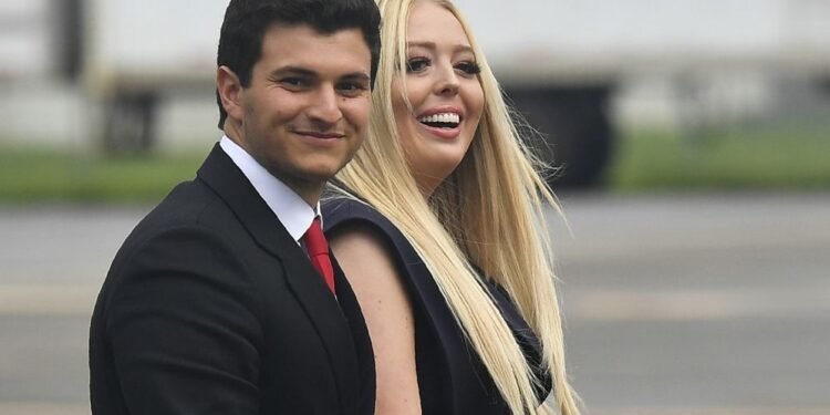 تيفاني ترامب وزوجها يستمتعان بجولات سياحية في الأقصر