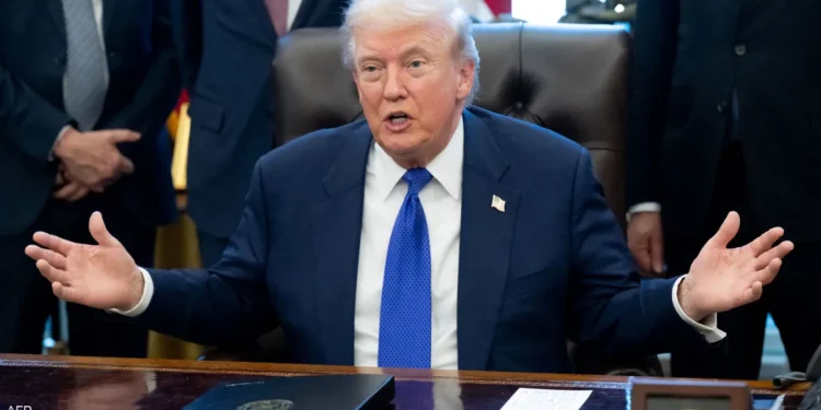 ترامب: نجري محادثات مع إيران والسفن الأمريكية متجهة إلى المنطقة