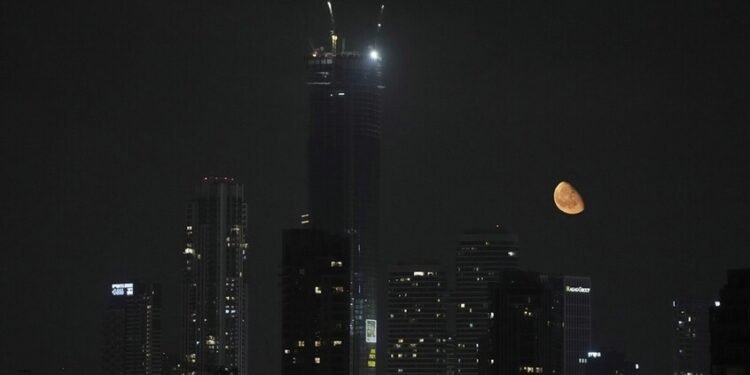 صفارات إنذار تهز تل أبيب وسط تصعيد غير مسبوق بين إسرائيل وإيران