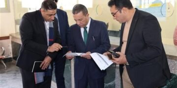 محافظ المنوفية يحيل 26 موظفًا بحي غرب شبين الكوم للتحقيق بعد زيارة مفاجئة
