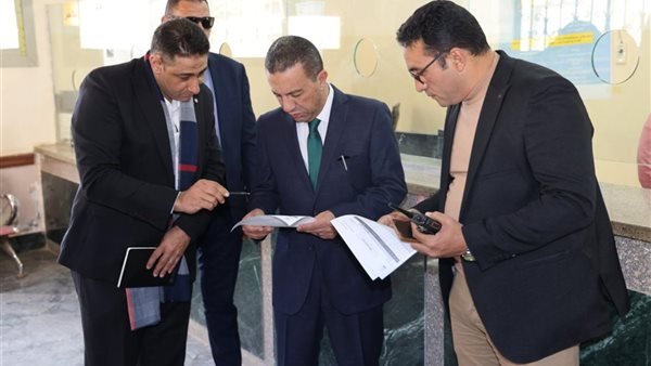 محافظ المنوفية يحيل 26 موظفًا بحي غرب شبين الكوم للتحقيق بعد زيارة مفاجئة